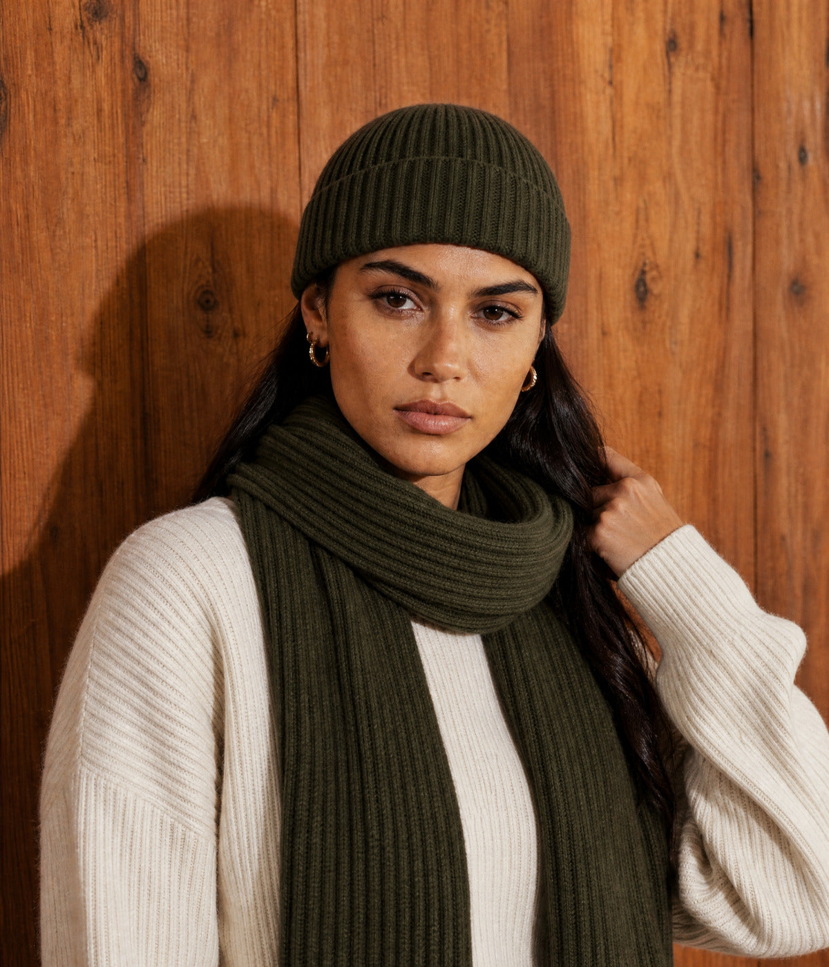 CLASSIC SCARF. — ARMY GREEN worn