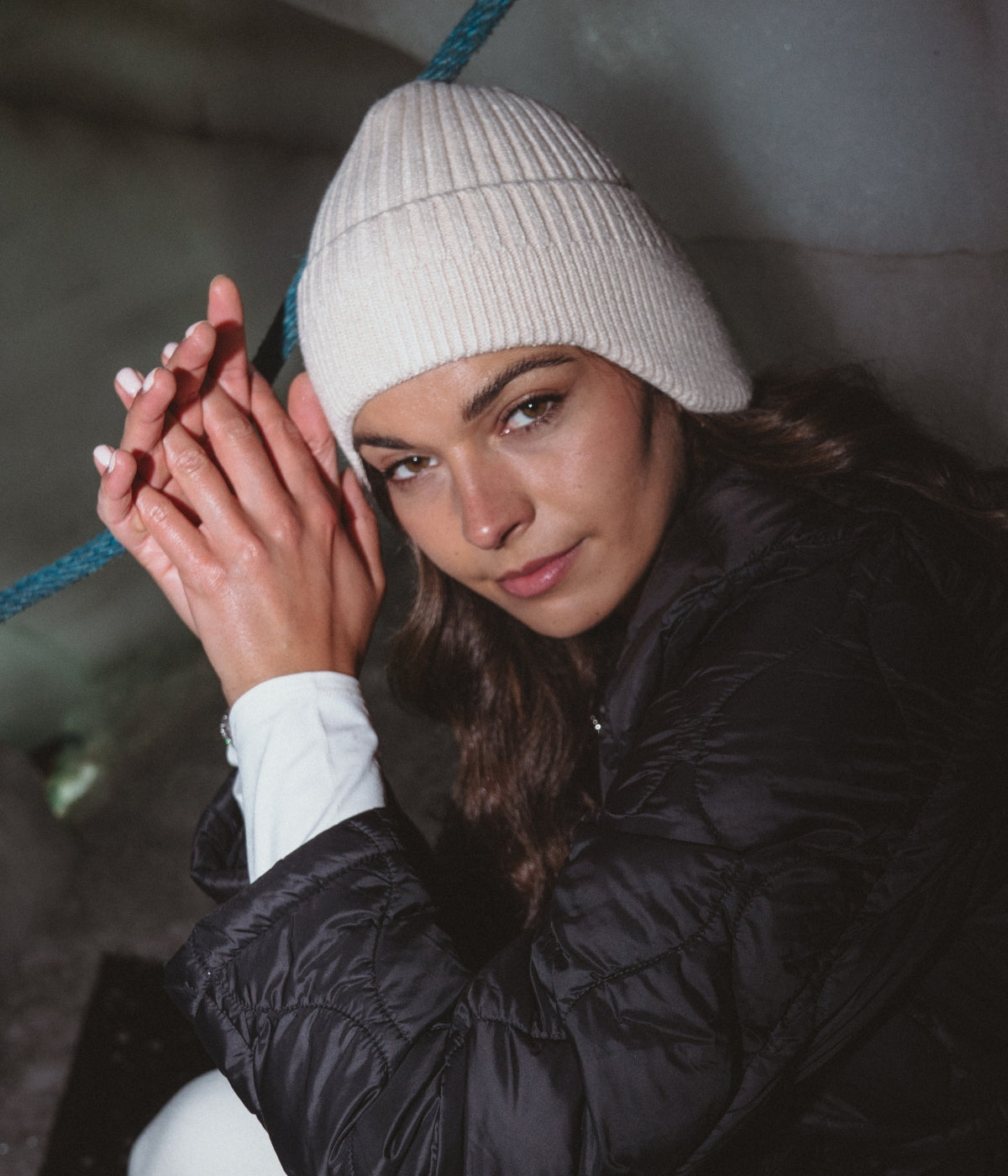 CABLE EARMUFF BEANIE.