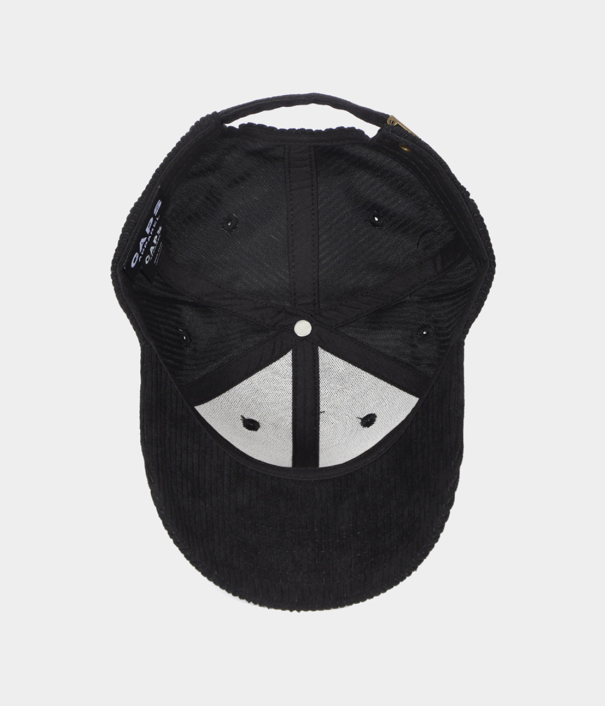 CASQUETTE EN VELOURS CÔTELÉ.