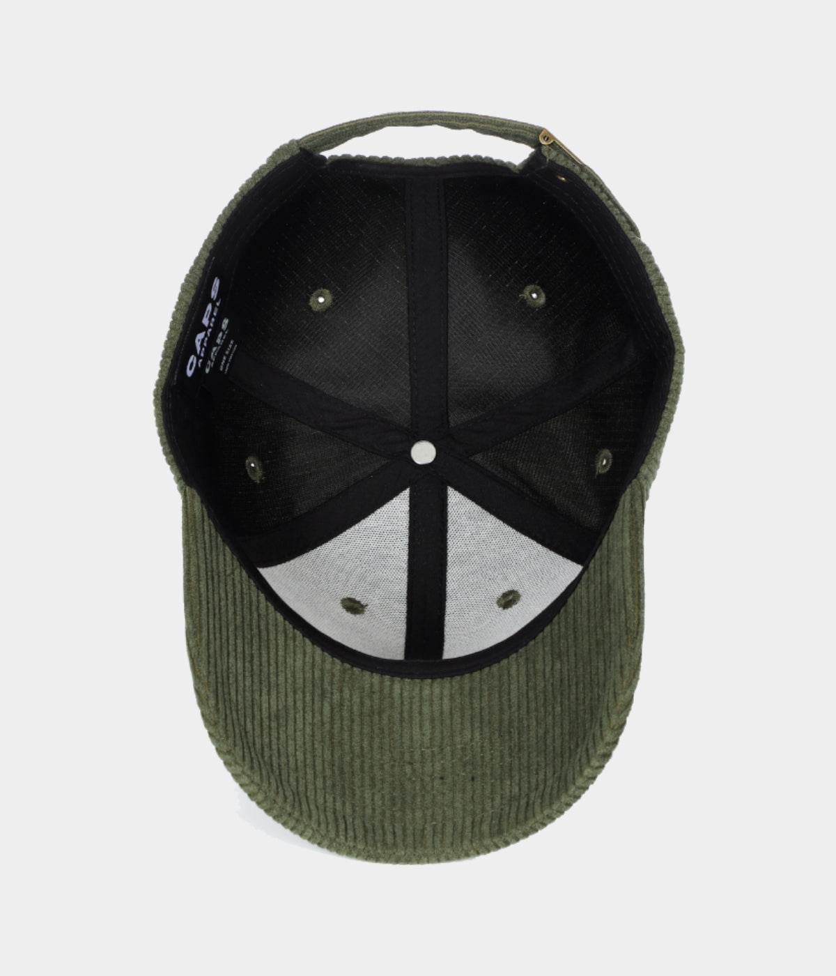 CASQUETTE EN VELOURS CÔTELÉ.