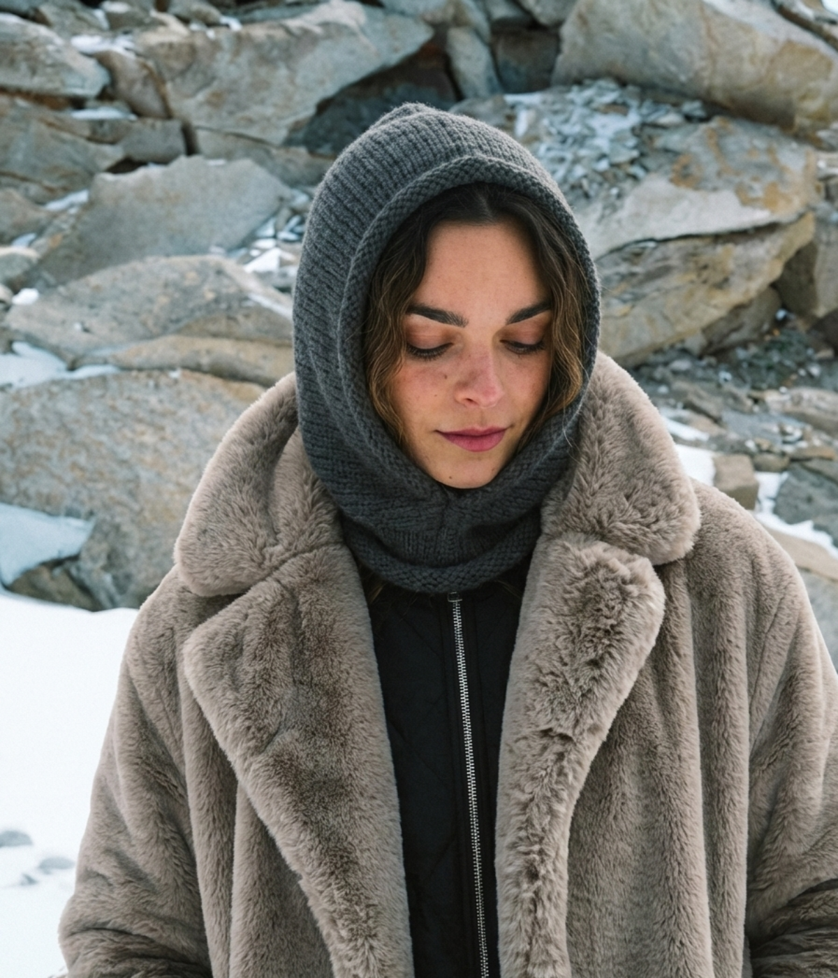 KNIT BALACLAVA HOOD.