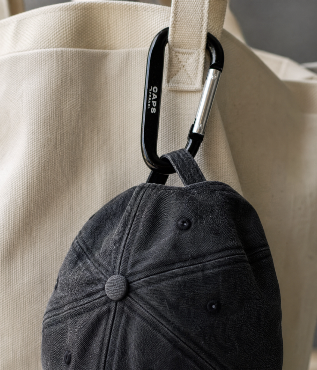 CARABINER.-CAPS