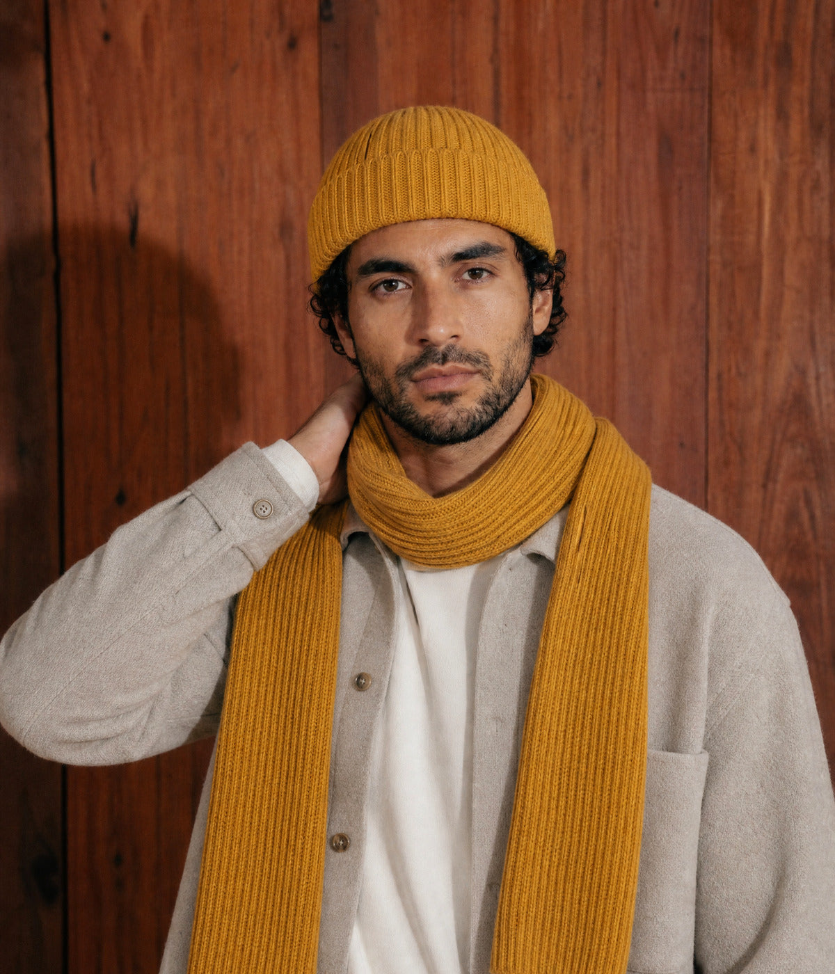 CLASSIC SCARF. — YELLOW worn