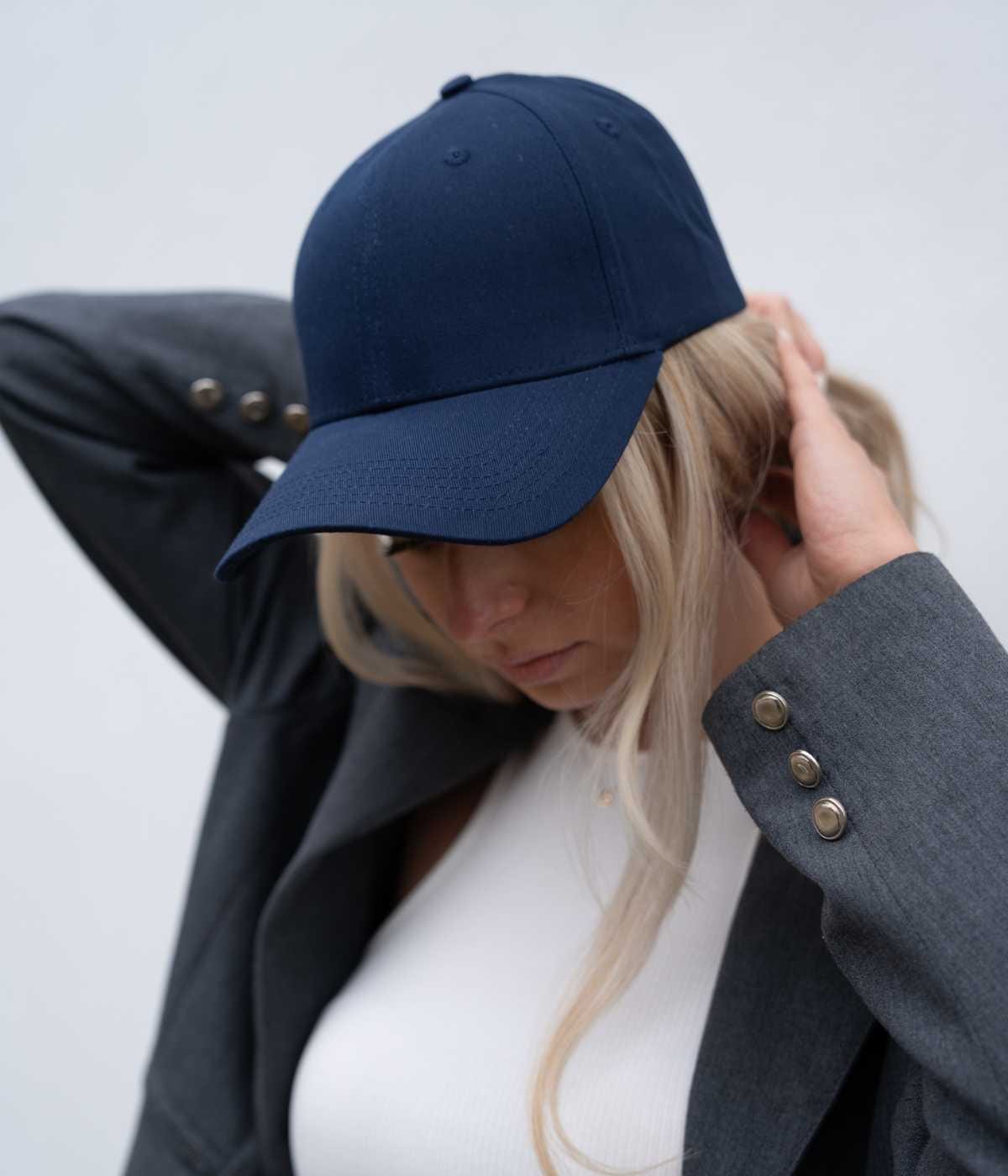 BASEBALL CAP.