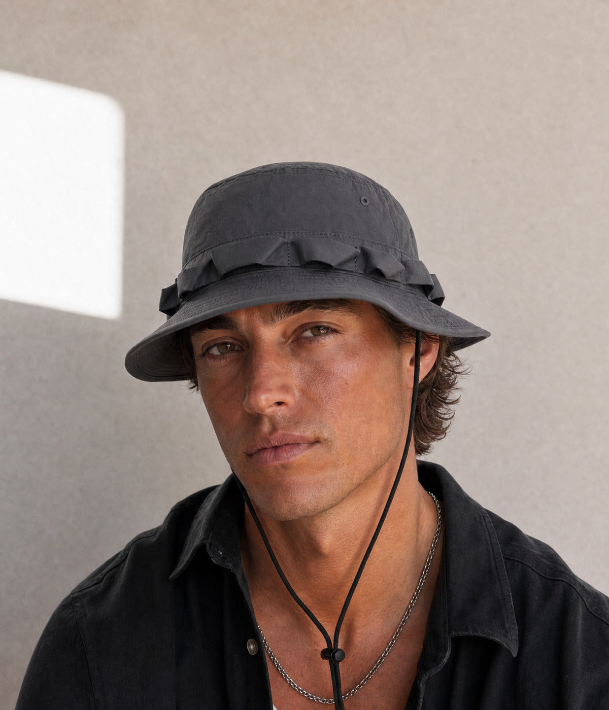 BONNIE HAT. — DARK GRAY worn