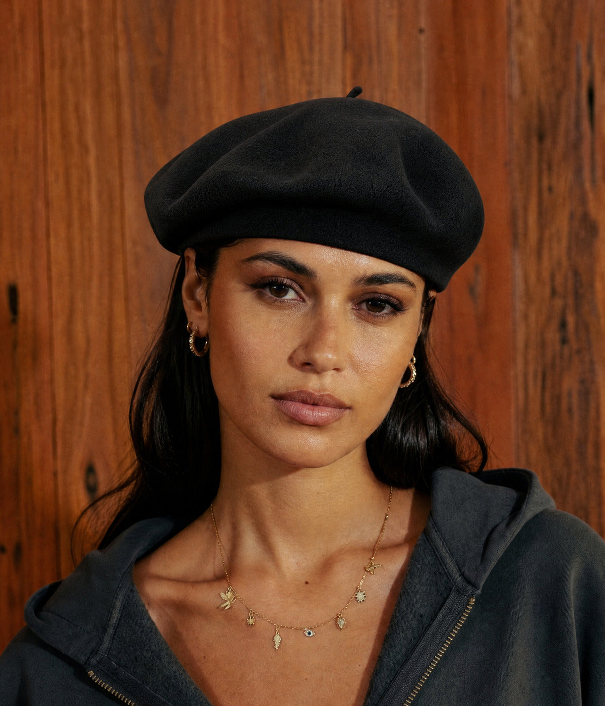 CLASSIC BERET. — BLACK worn