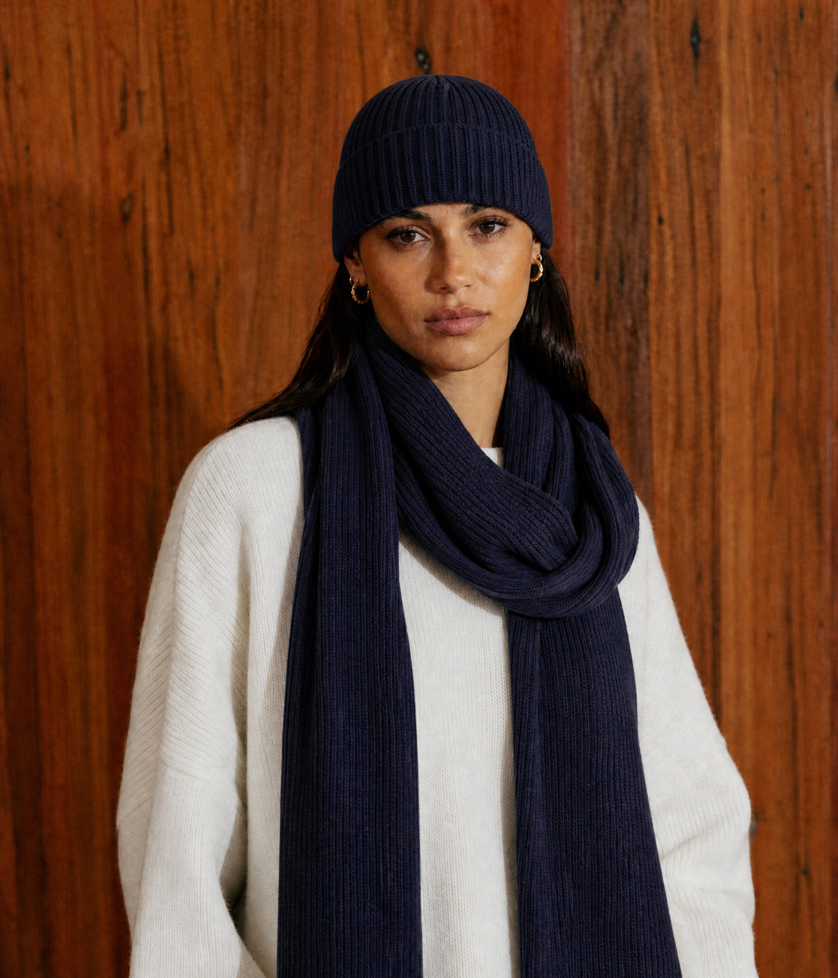 CLASSIC SCARF. — NAVY worn