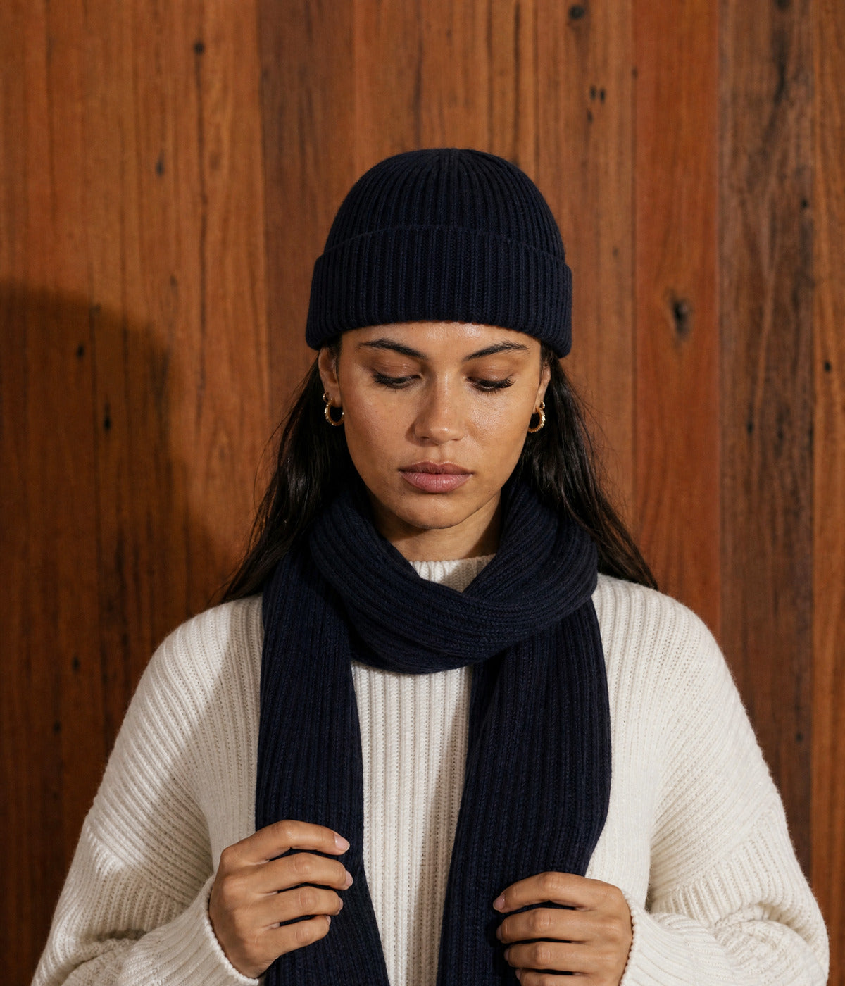 CLASSIC SCARF. — NAVY worn