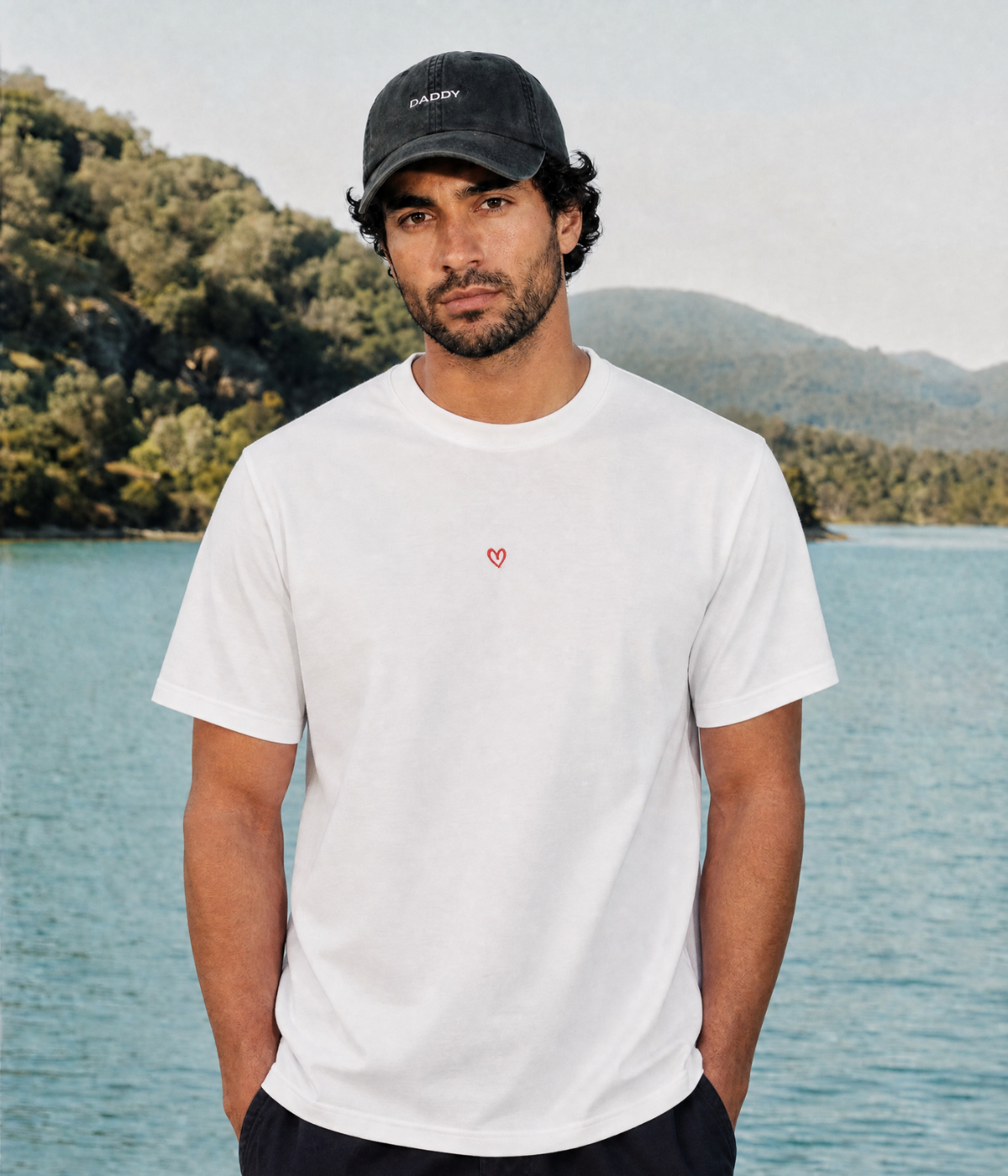 DRAWN HEART TEE.-CAPS