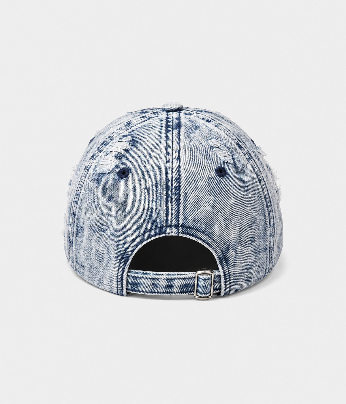 SHREDDED DENIM. acid-wash cotton denim cap in light blue, back view