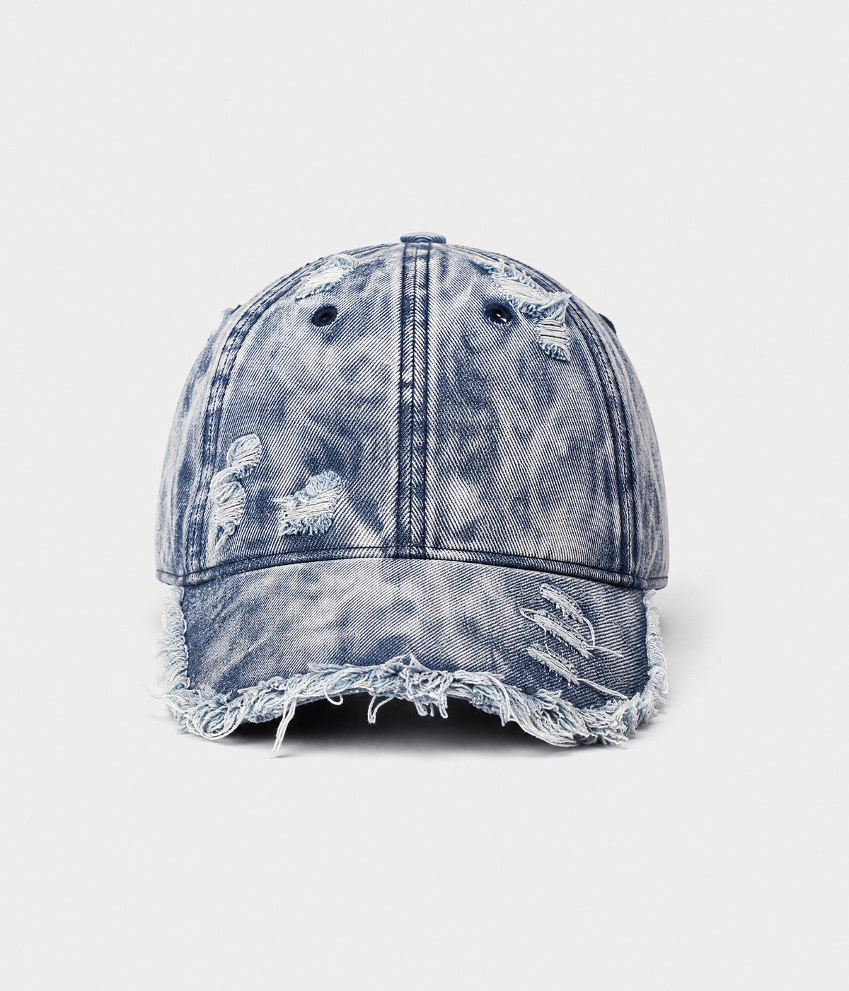 SHREDDED DENIM. acid-wash cotton denim cap in light blue, front view