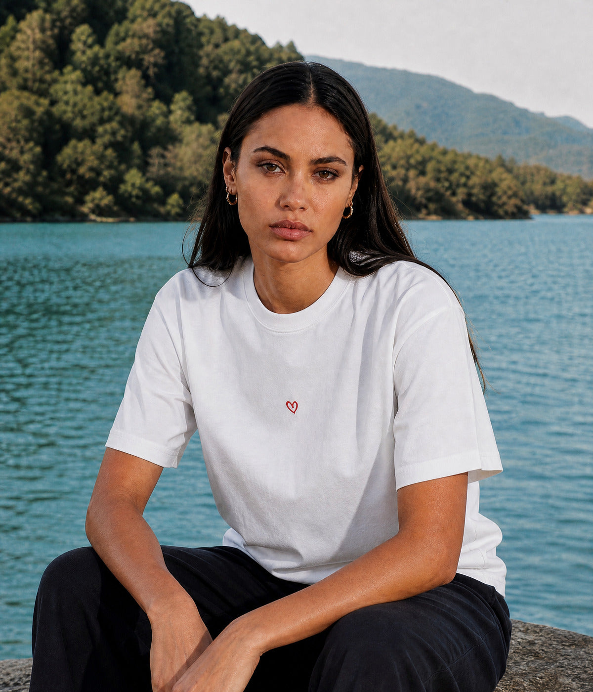 DRAWN HEART TEE. WHITE worn by a woman