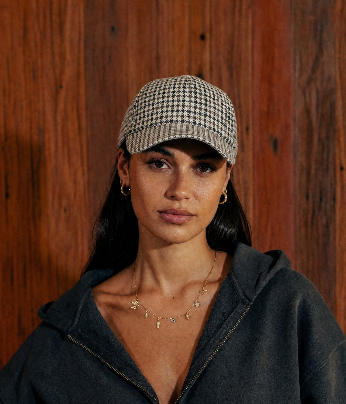 HOUNDSTOOTH. — BEIGE worn