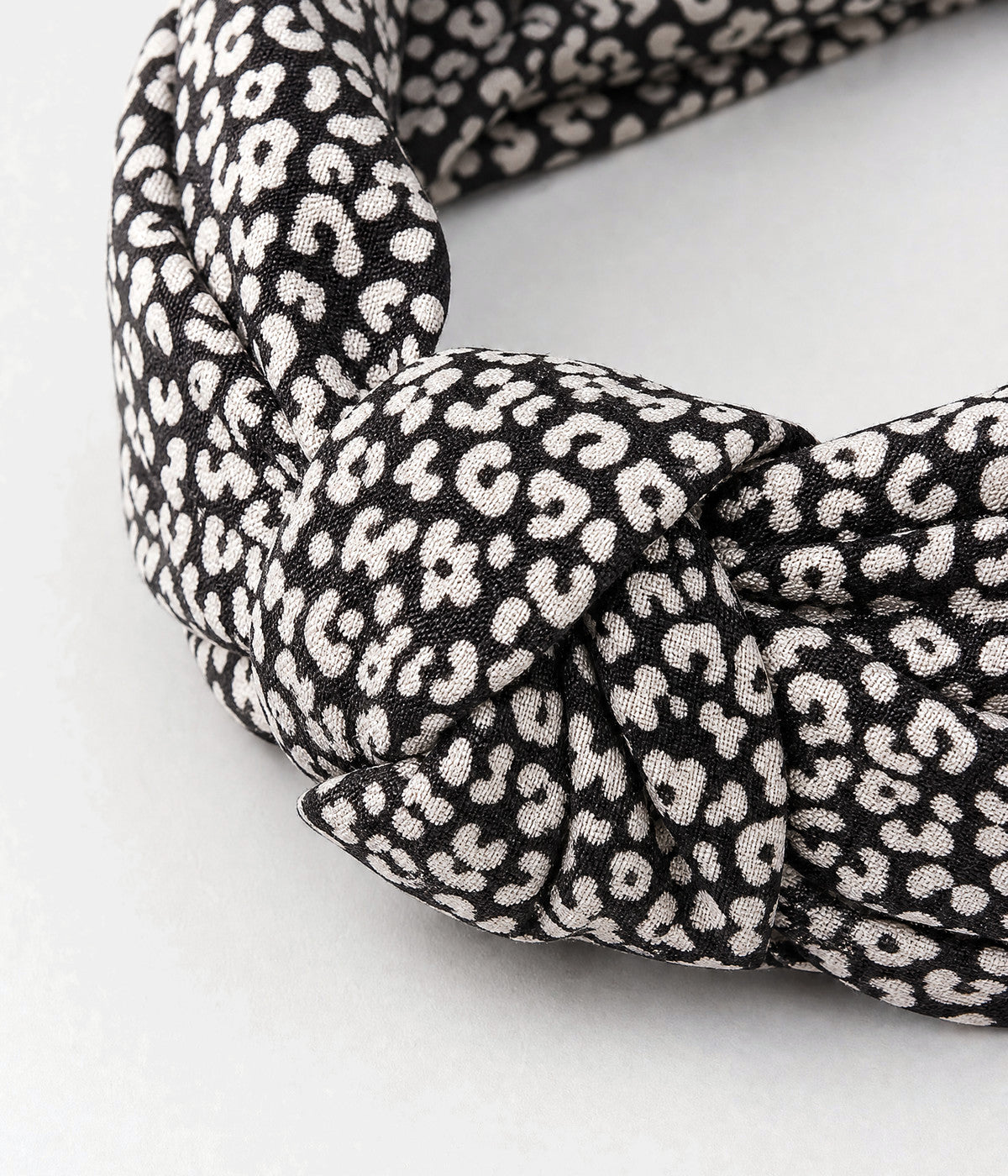 LEOPARD HEADBAND. headband in BLACK/WHITE, close-up view