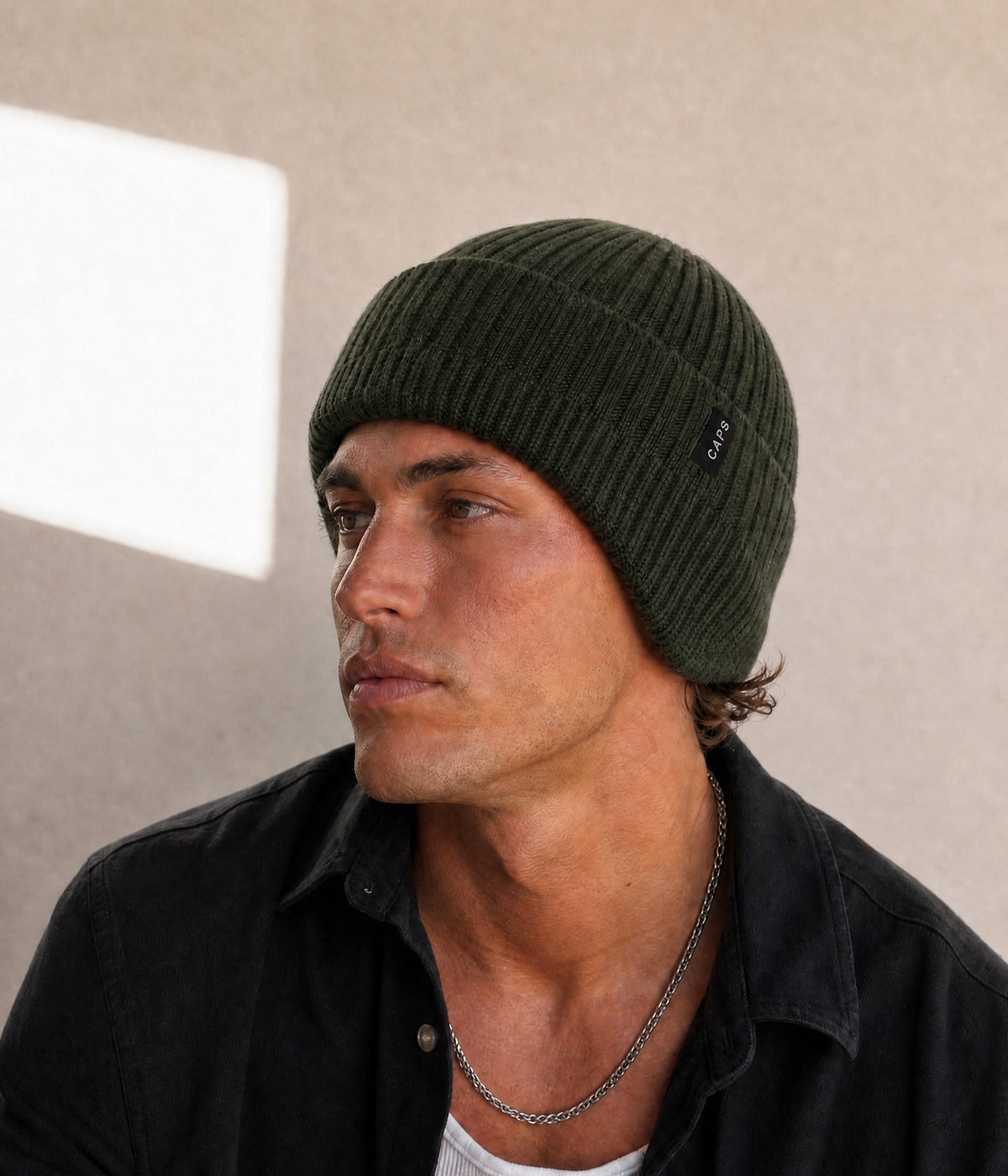 LOGO CABLE EARMUFF BEANIE. — GREEN worn