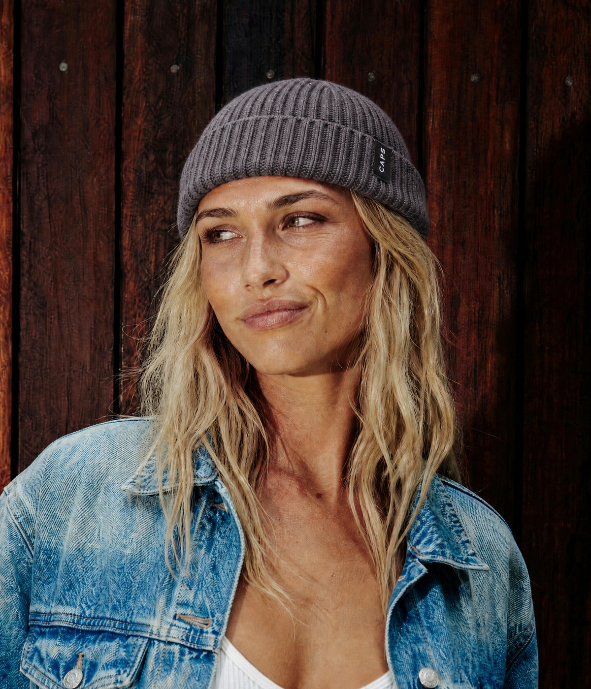 LOGO FISHERMAN BEANIE. — LIGHT GRAY worn