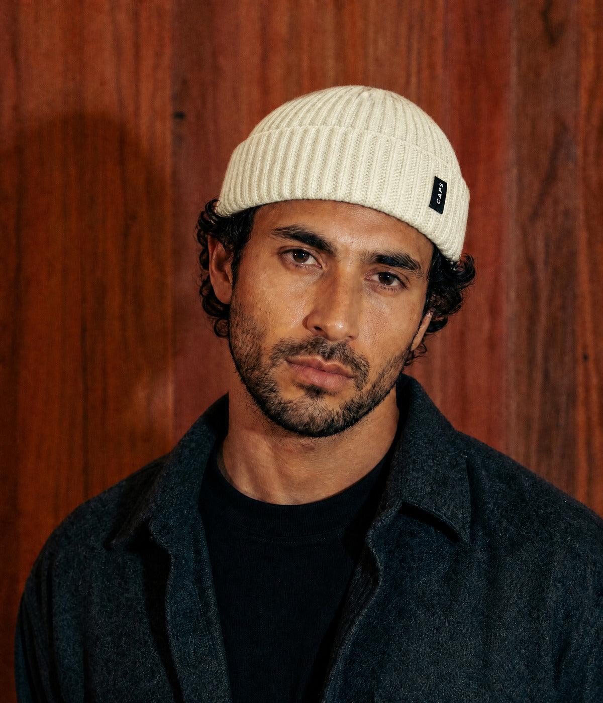 LOGO FISHERMAN BEANIE - 100% MERINO. — BEIGE worn