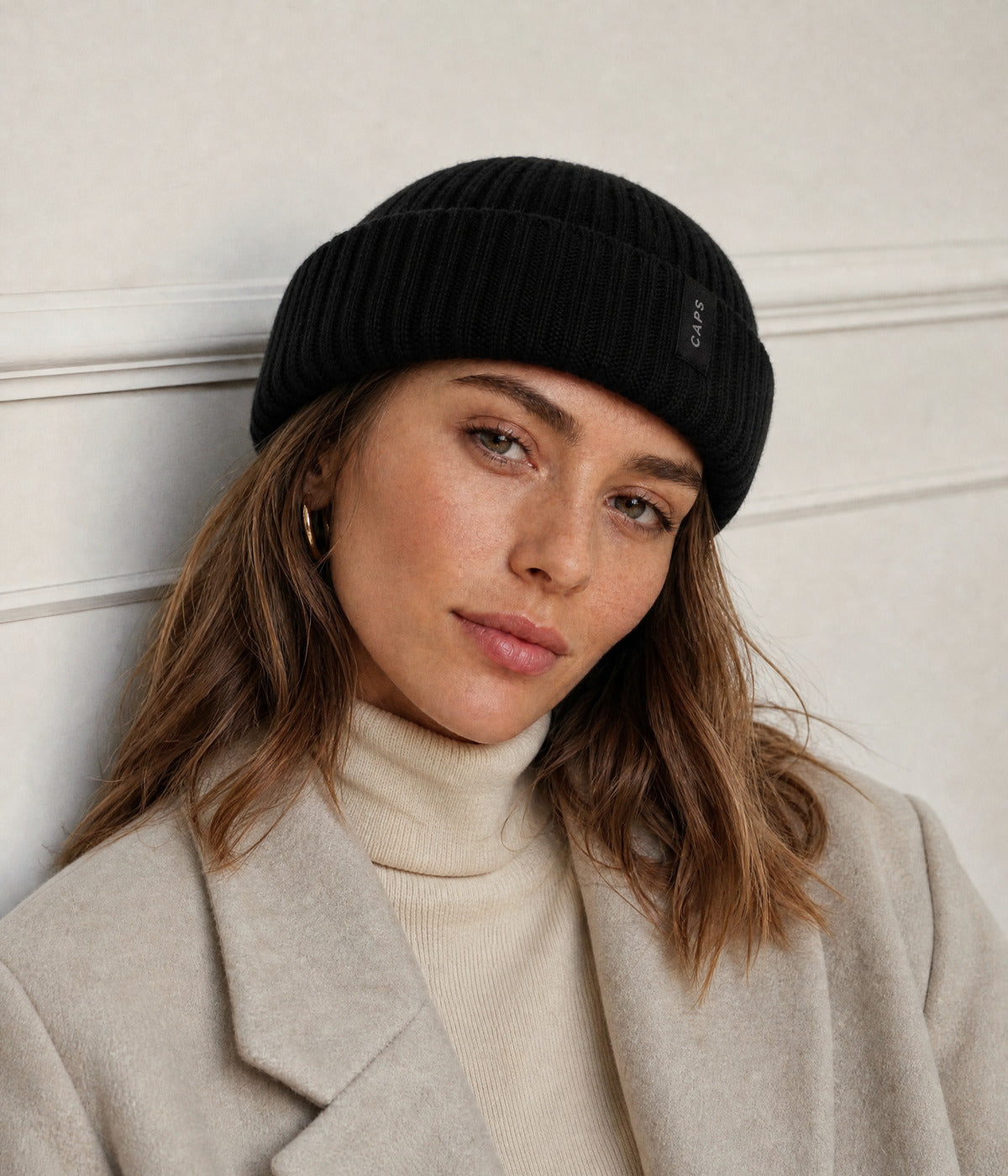 LOGO FISHERMAN BEANIE - 100% MERINO. — BLACK worn