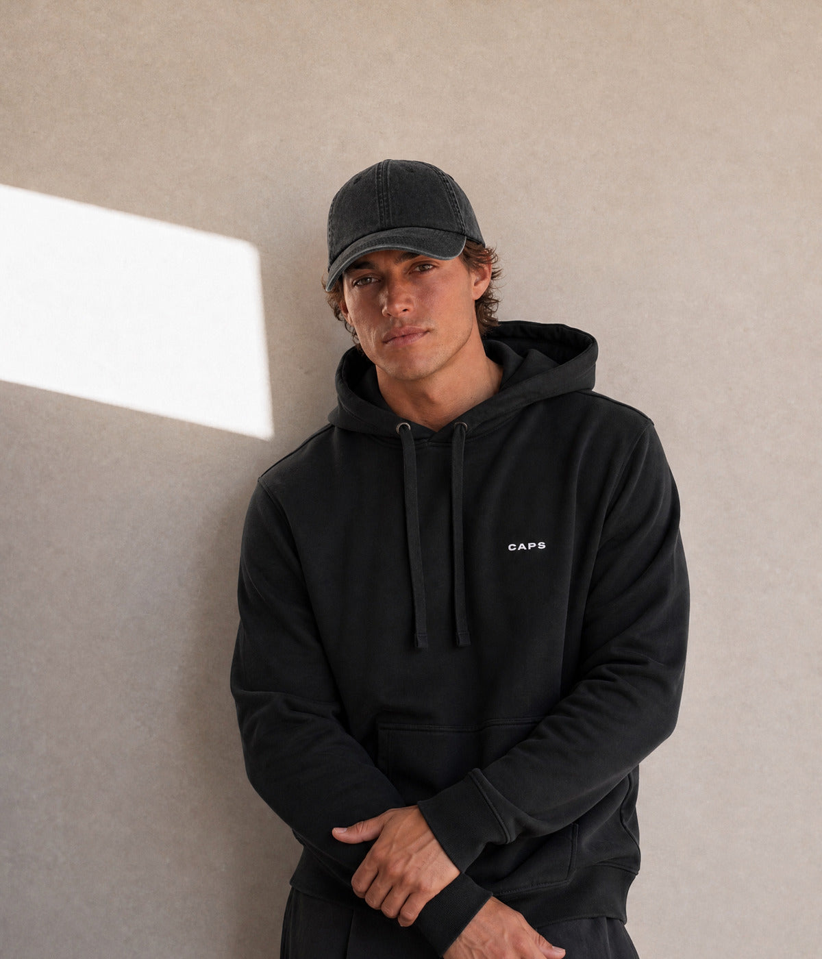 LOGO HOODIE. on model