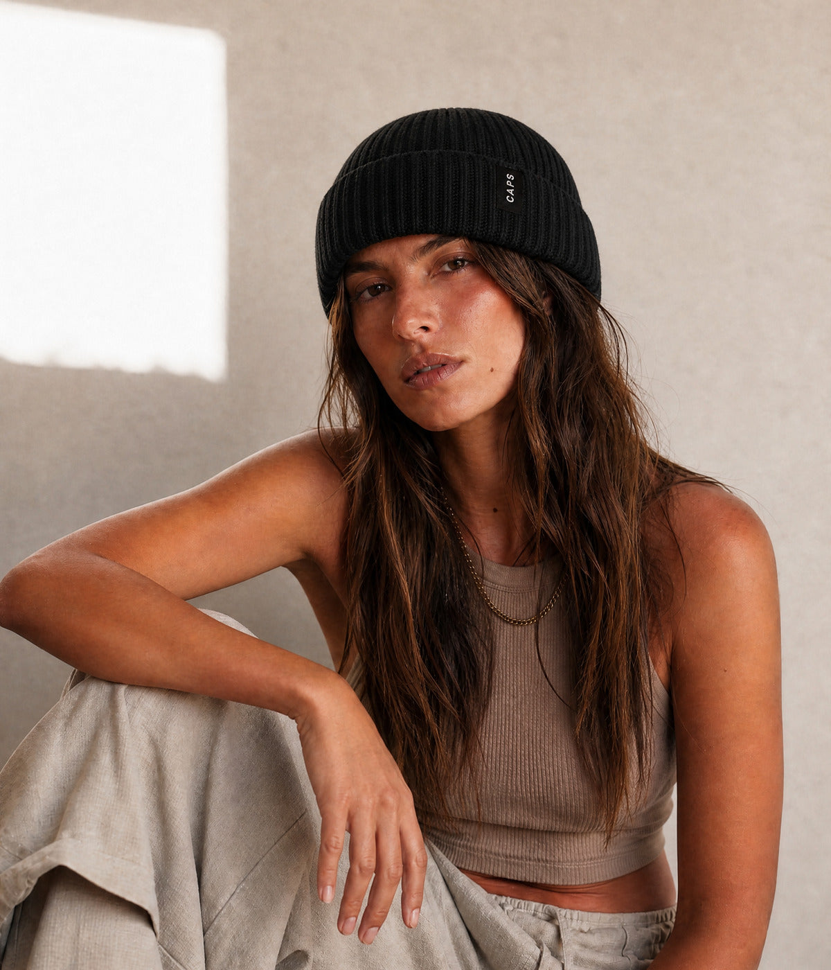 LOGO MID FIT BEANIE. — BLACK worn