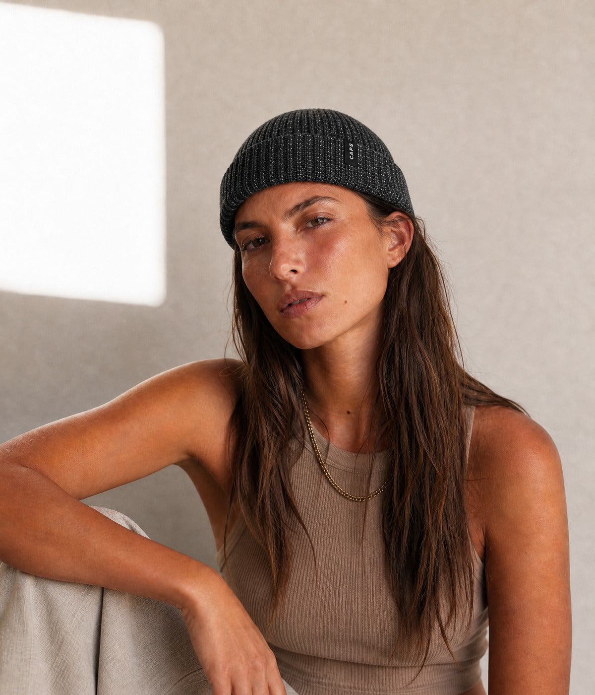 LOGO REFLECTIVE BEANIE. — GRAY worn