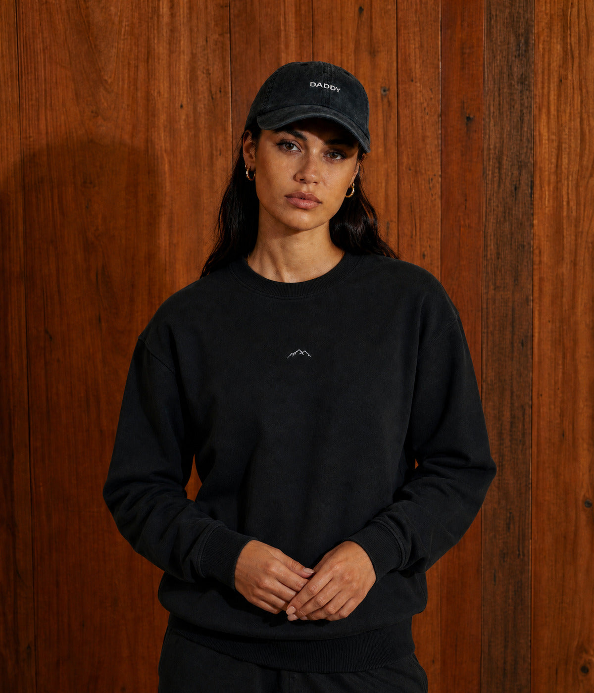 MOUNTAINS SWEATER. on model
