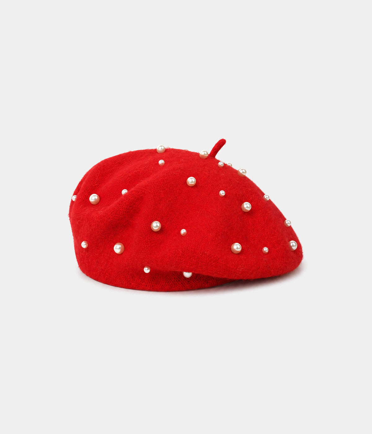 PEARL BERET. knit beret in RED, front view