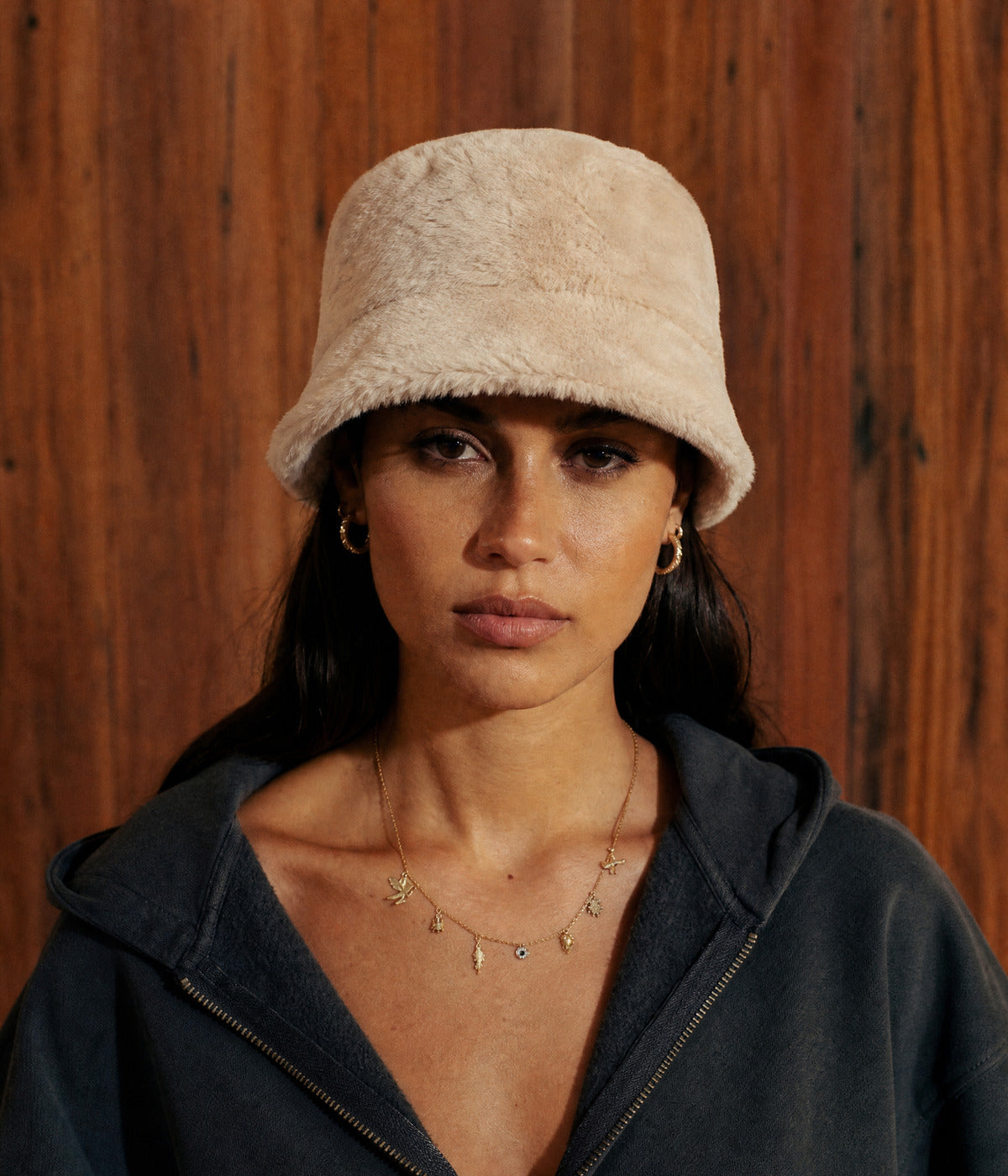 PLUSH BUCKET. — BEIGE worn