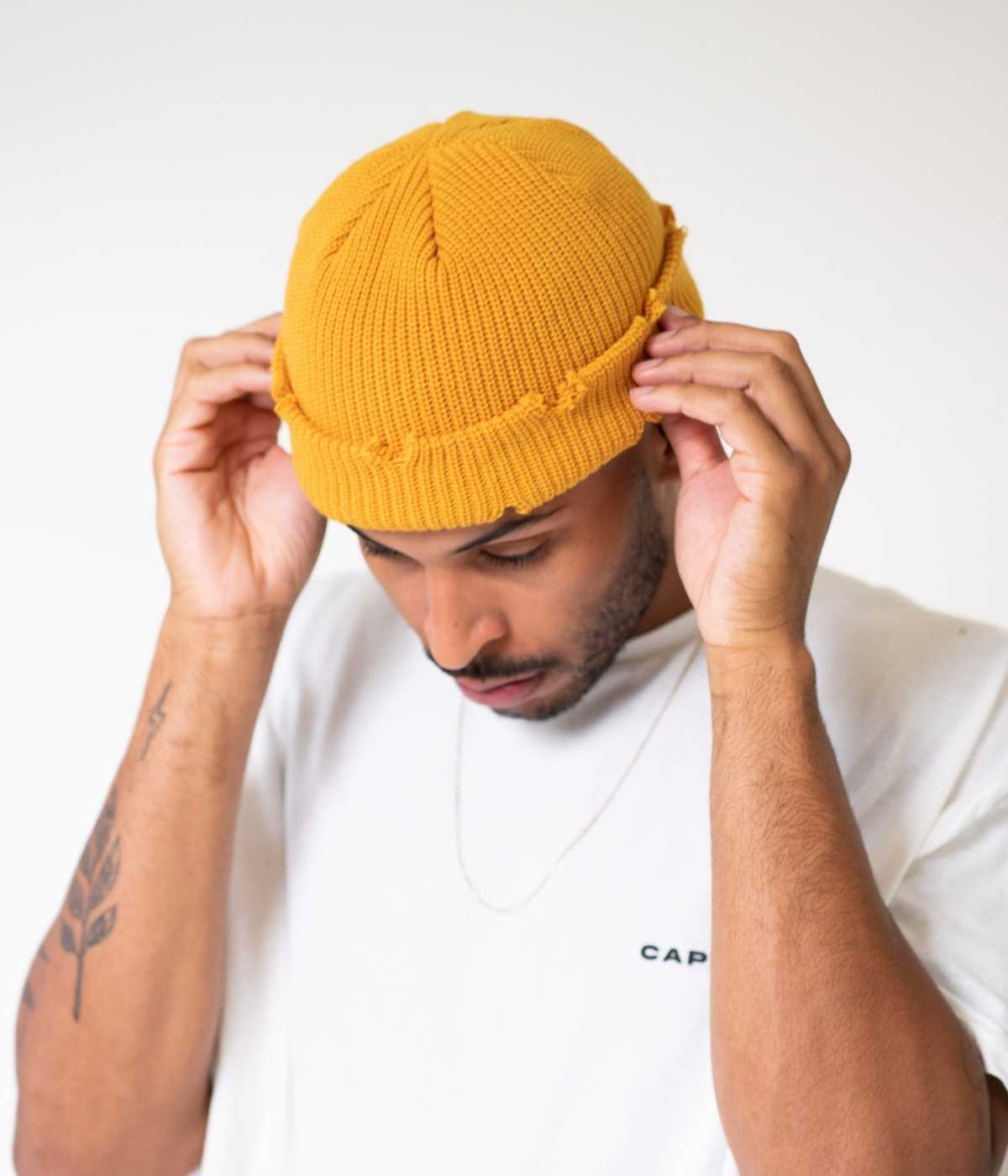 GORRO DE PESCADOR RASGADO.
