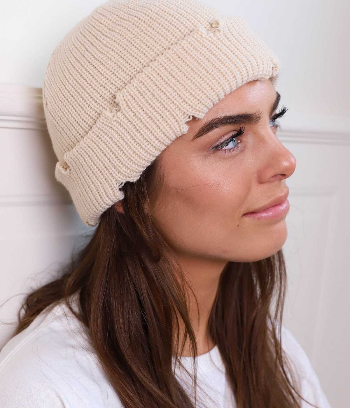 GORRO DE PESCADOR RASGADO.