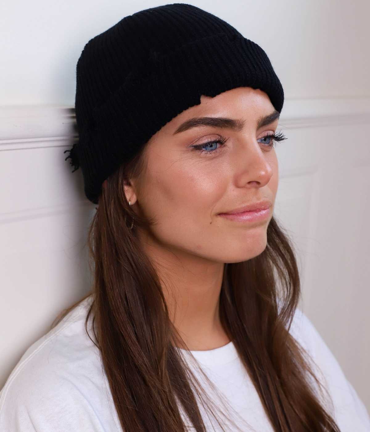 GORRO DE PESCADOR RASGADO.