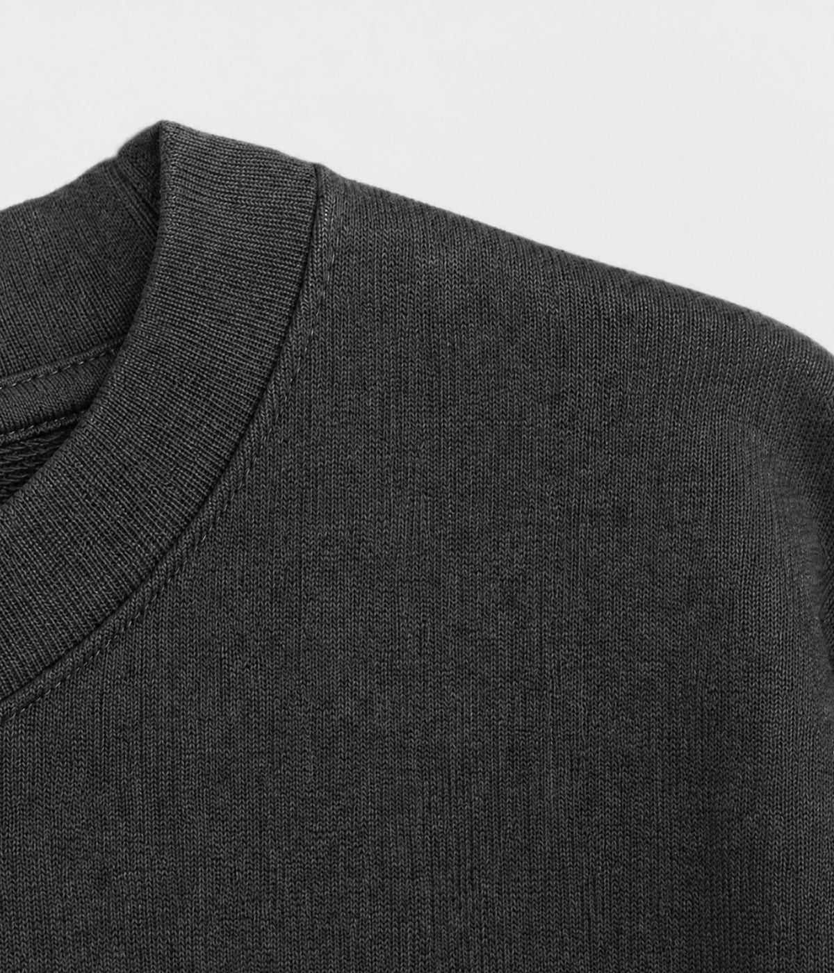ASTRO SWEATER.-CAPS