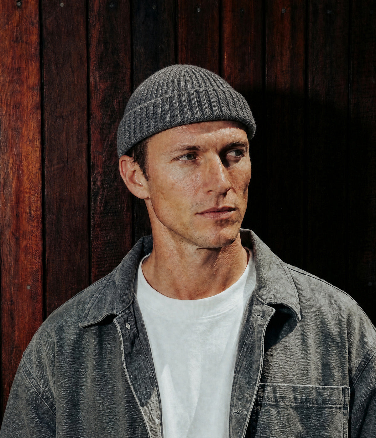 WOOL FISHERMAN BEANIE. — GRAY worn