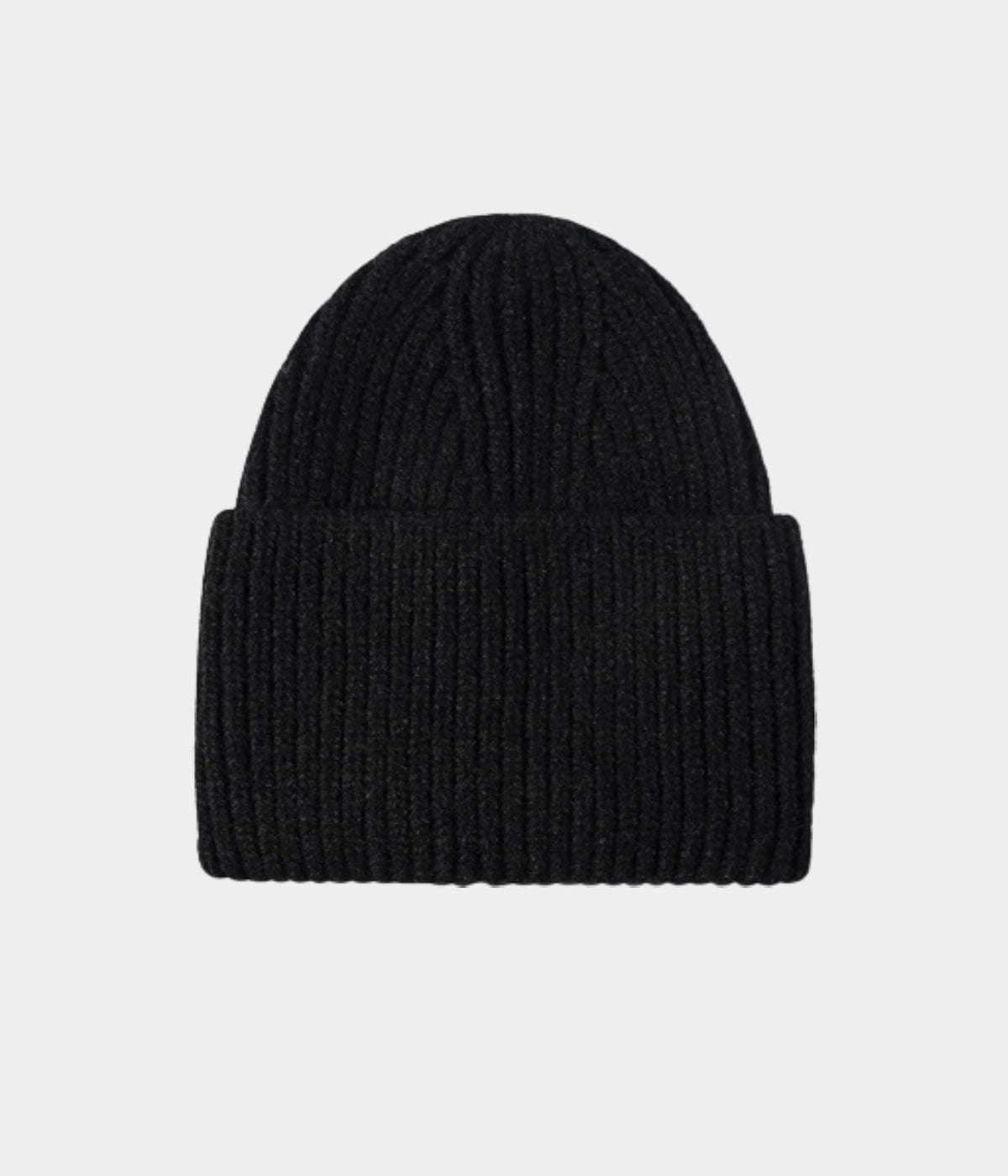 COZY BEANIE.