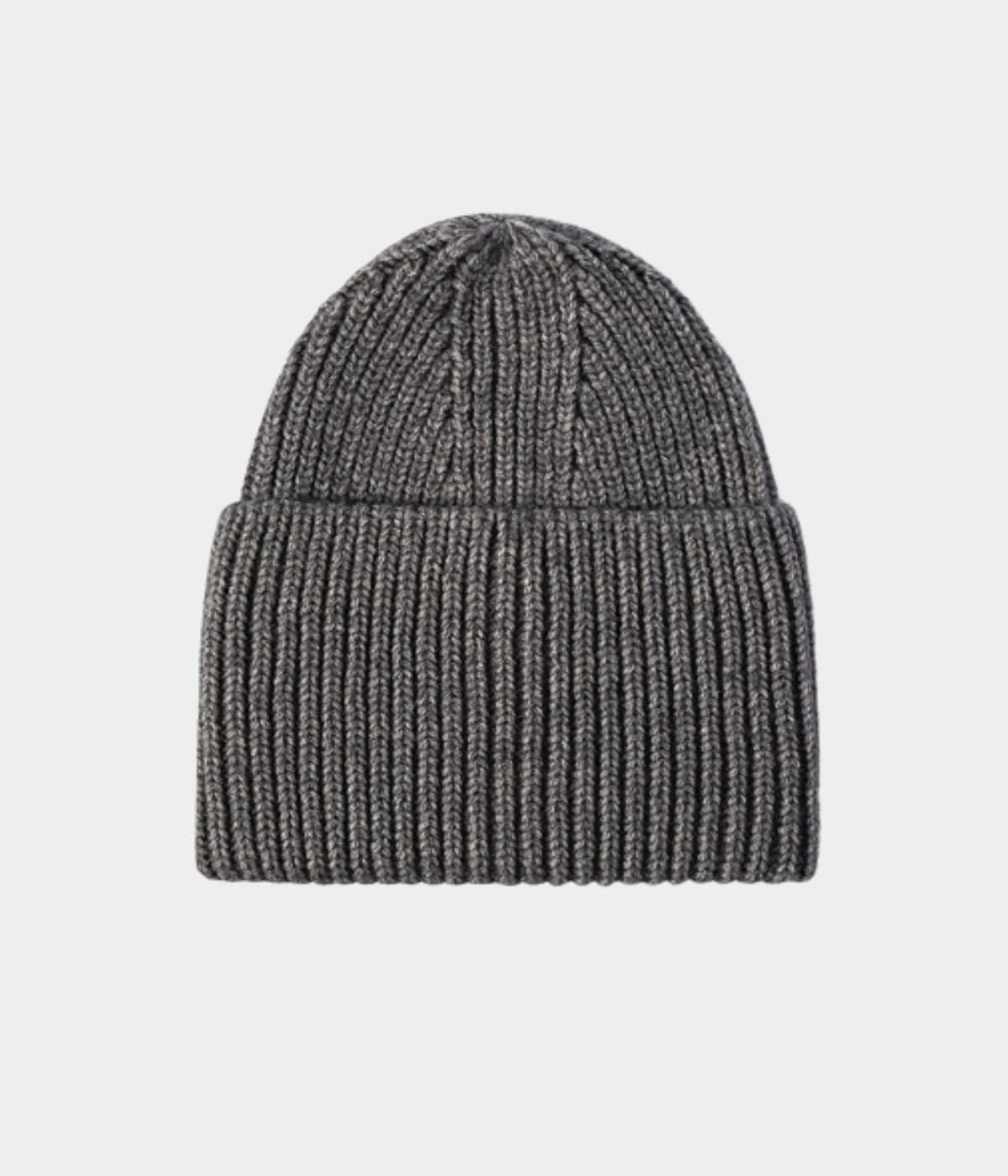 COZY BEANIE.