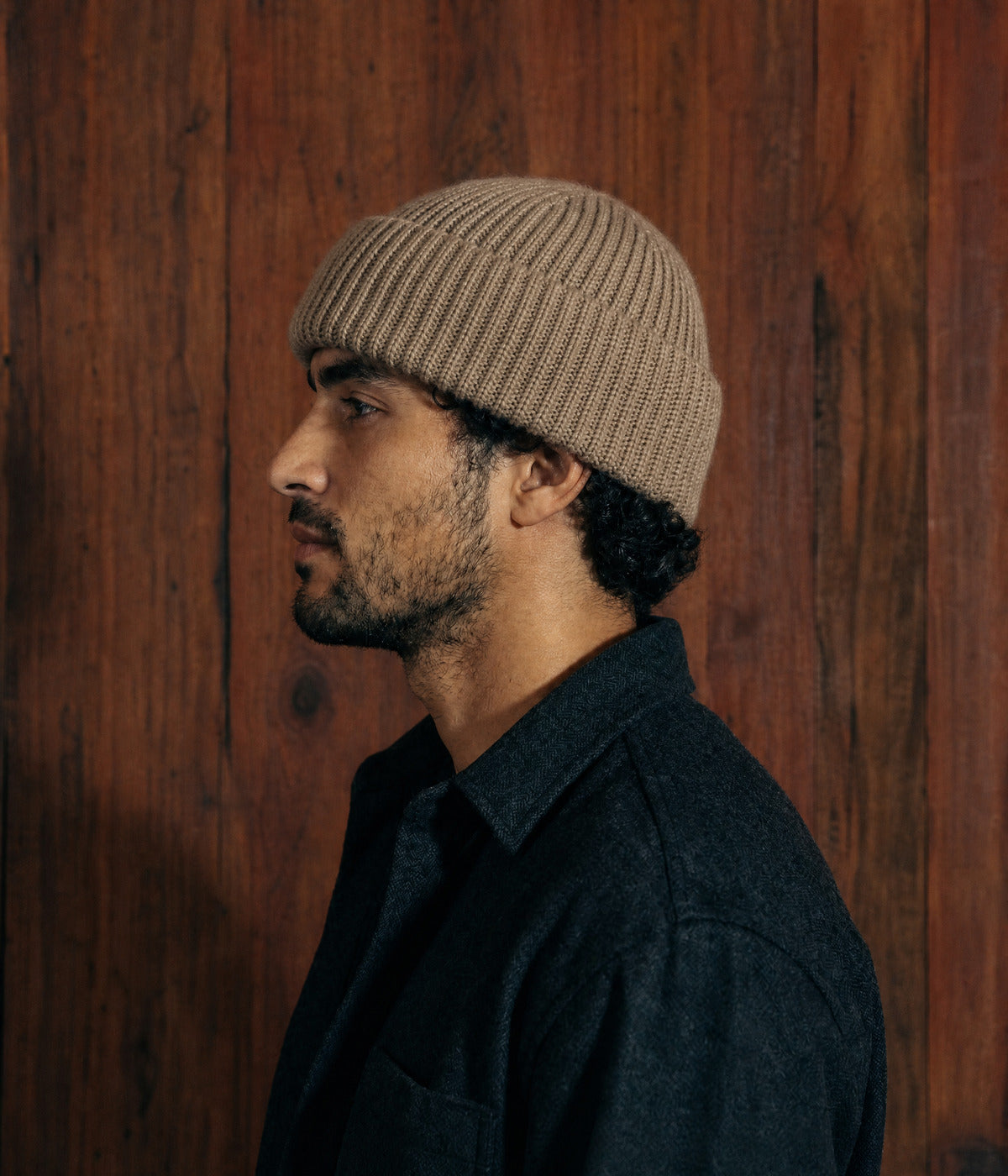5 PANEL FISHERMAN BEANIE. — BEIGE worn
