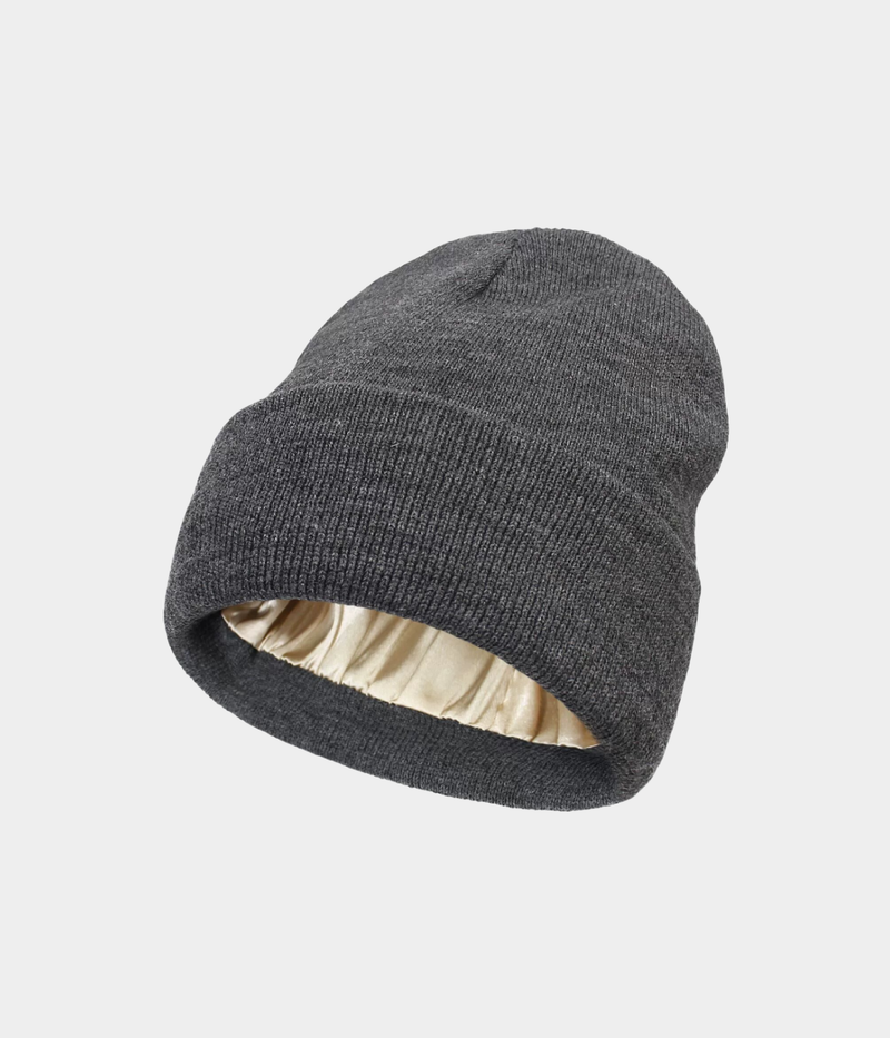 BEANIE MIT SATININNENSEITE.