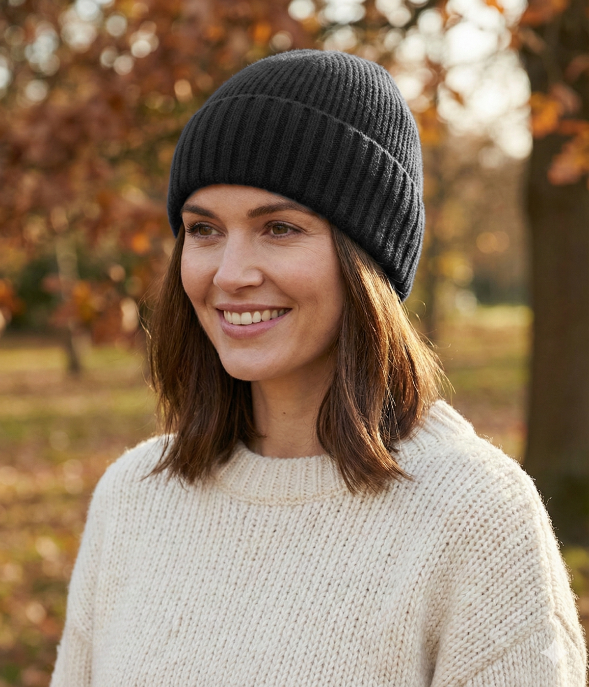 RIBBED BEANIE.