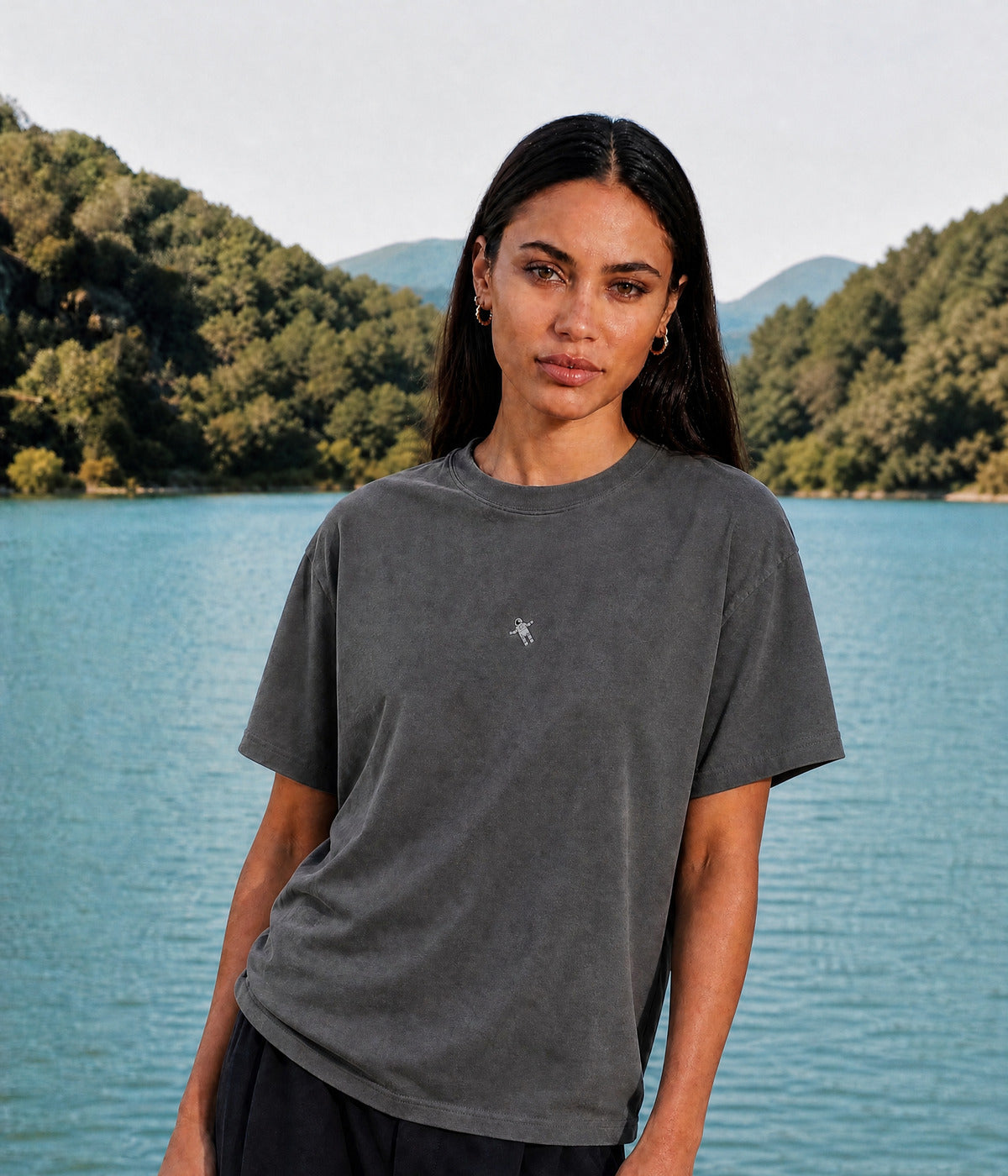 ASTRO TEE. DARK GRAY worn by a woman