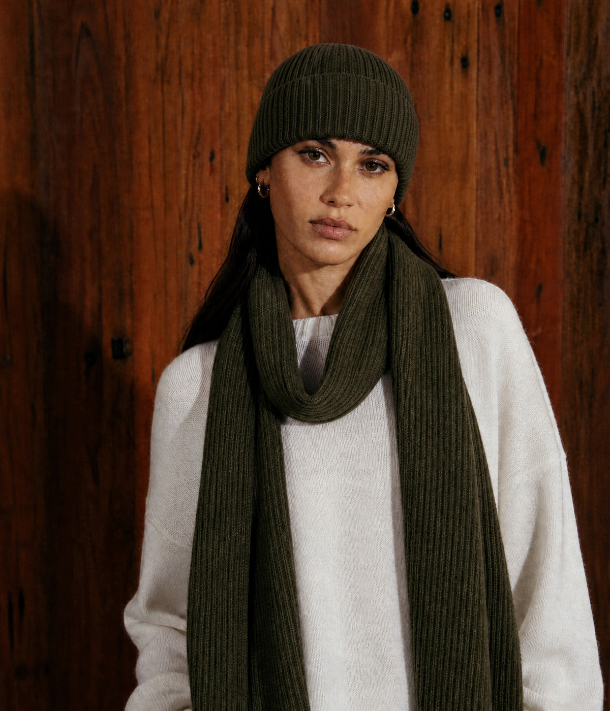 CLASSIC SCARF. — ARMY GREEN worn