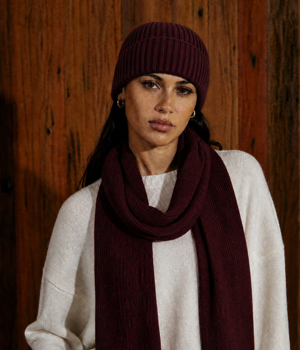 CLASSIC SCARF. — DARK RED worn