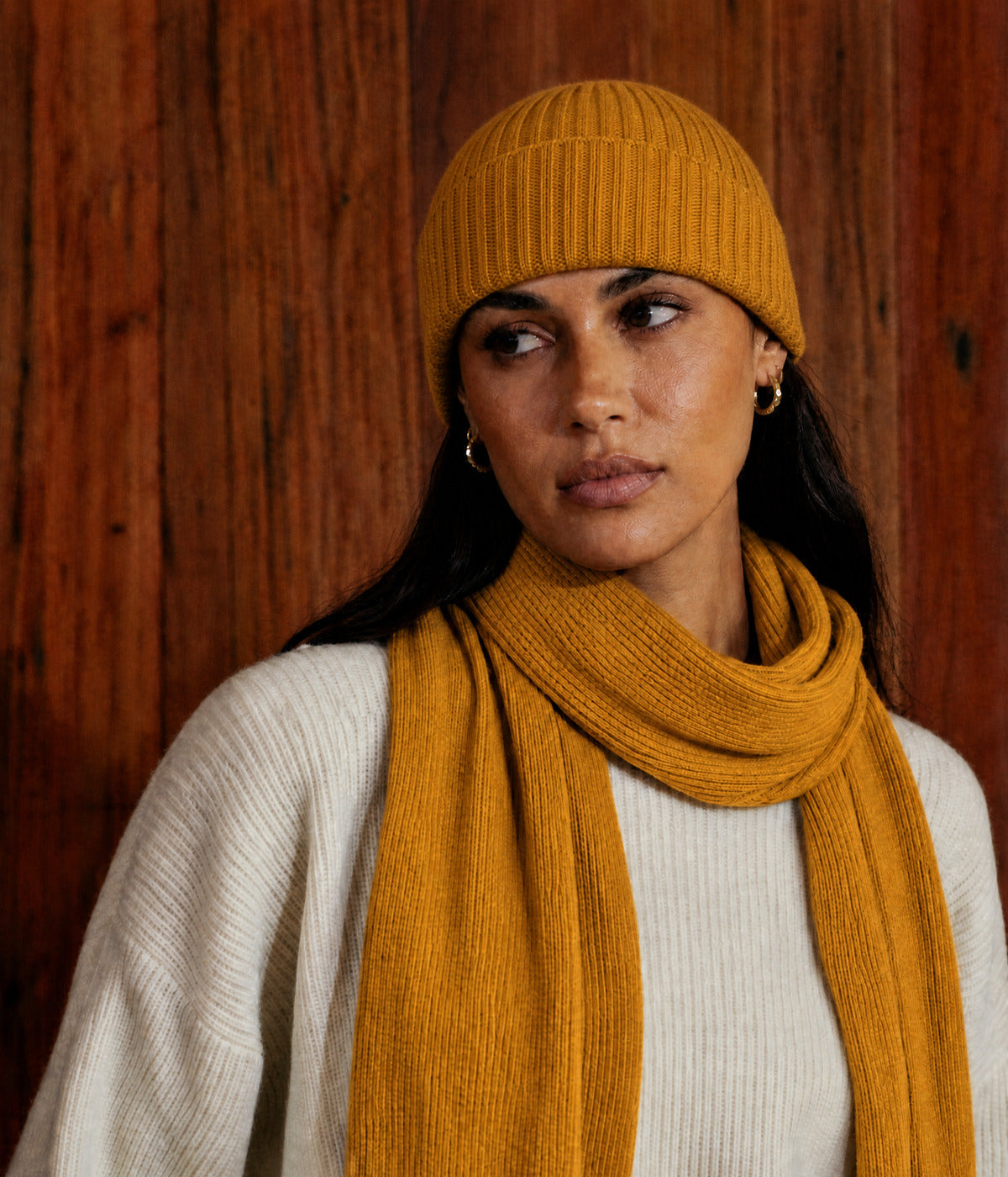 CLASSIC SCARF. — YELLOW worn