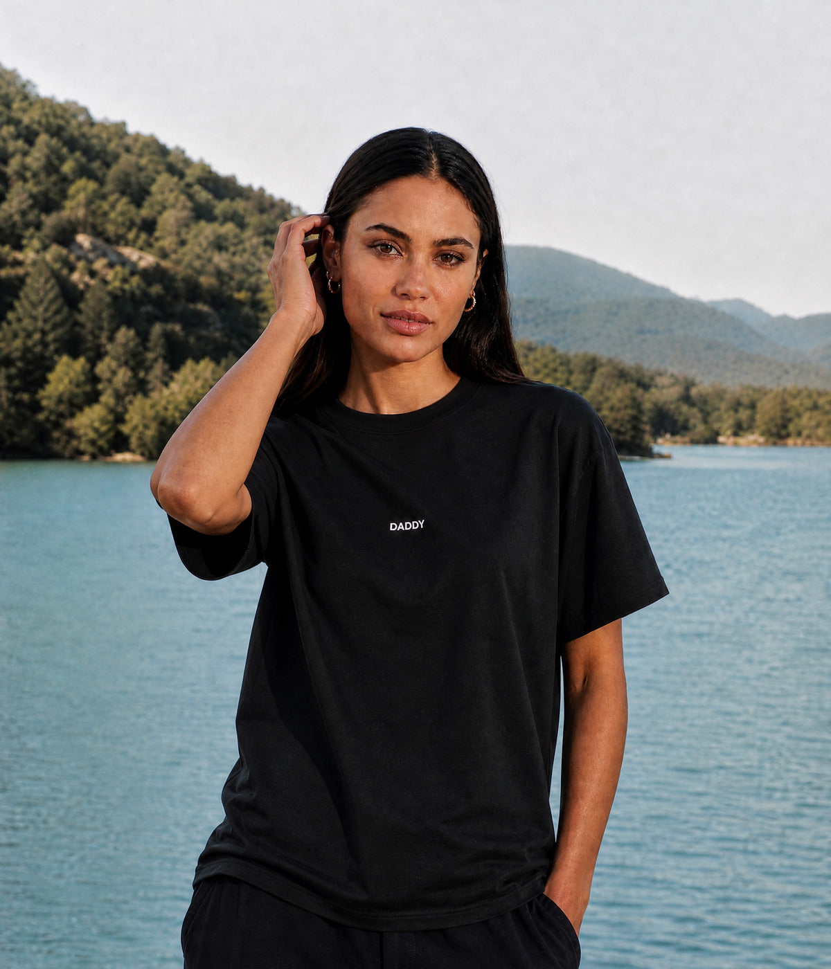 DADDY TEE. BLACK worn by a woman