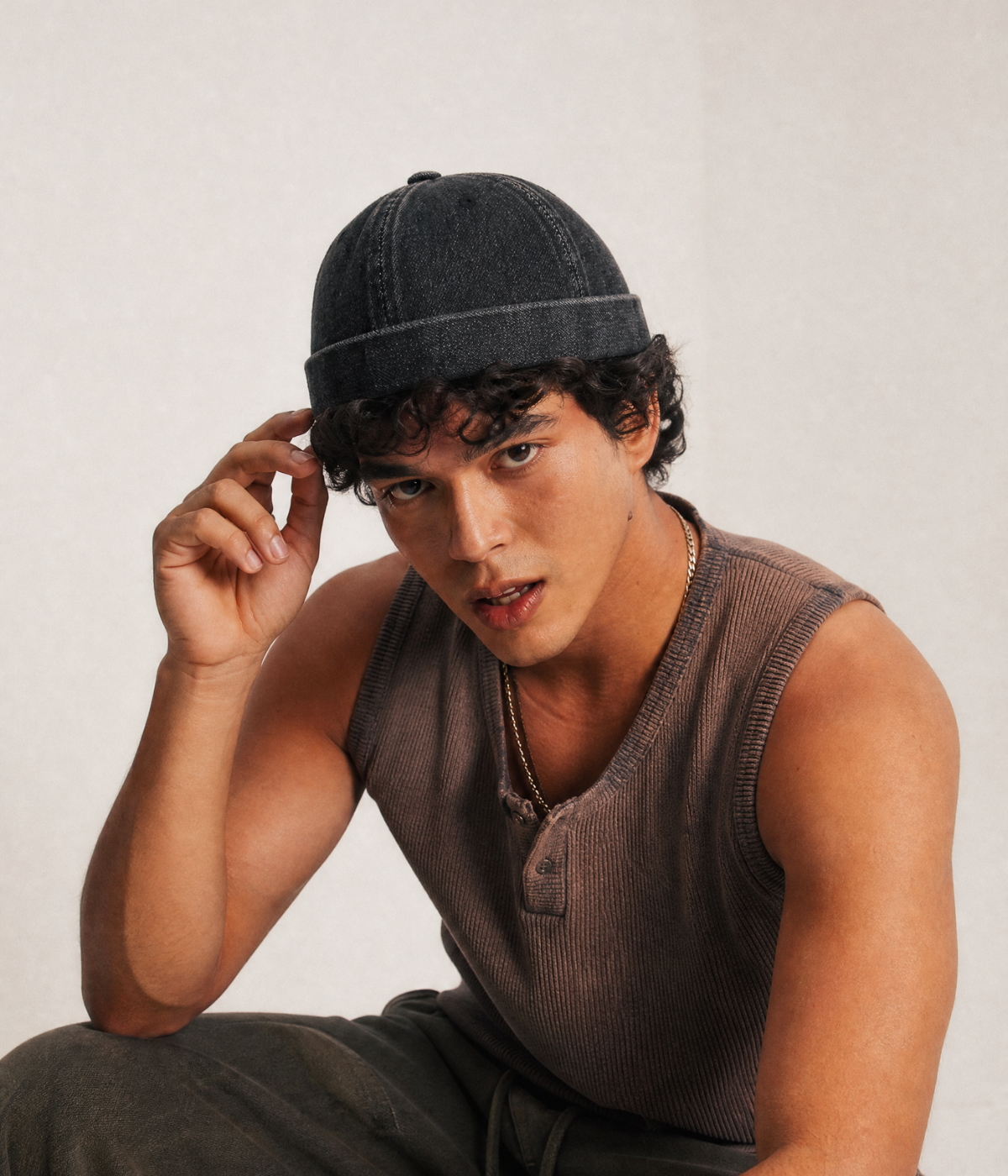WASHED DENIM FISHERMAN BEANIE.