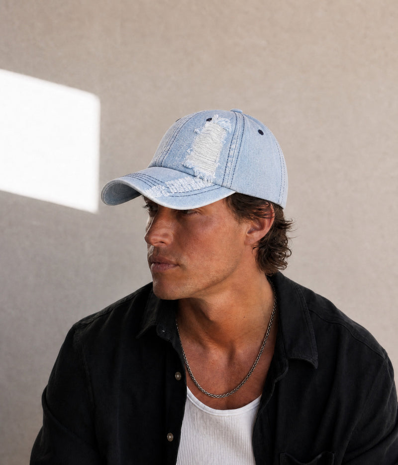 TORN DENIM. — LIGHT BLUE worn