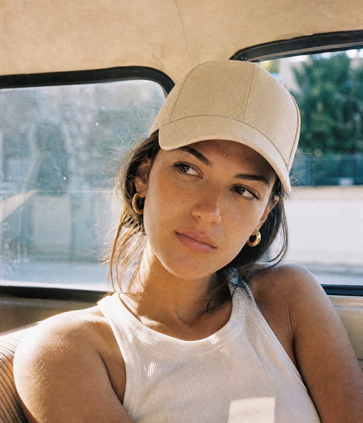 LINEN CAP. — BEIGE worn