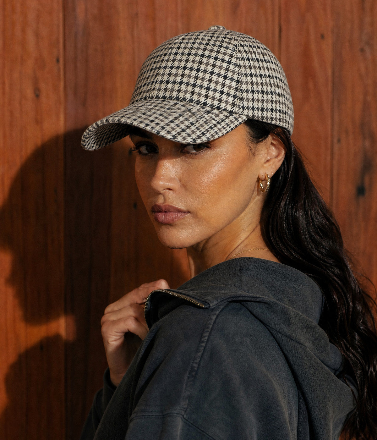 HOUNDSTOOTH. — BEIGE worn