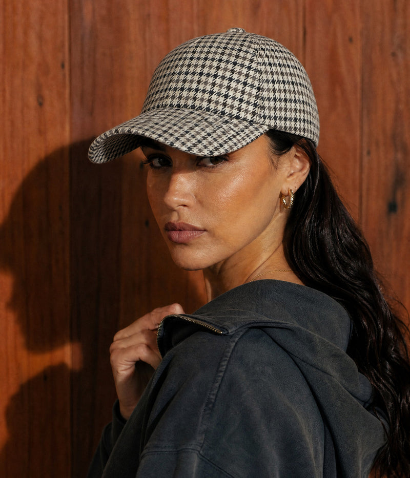 HOUNDSTOOTH. — BEIGE worn