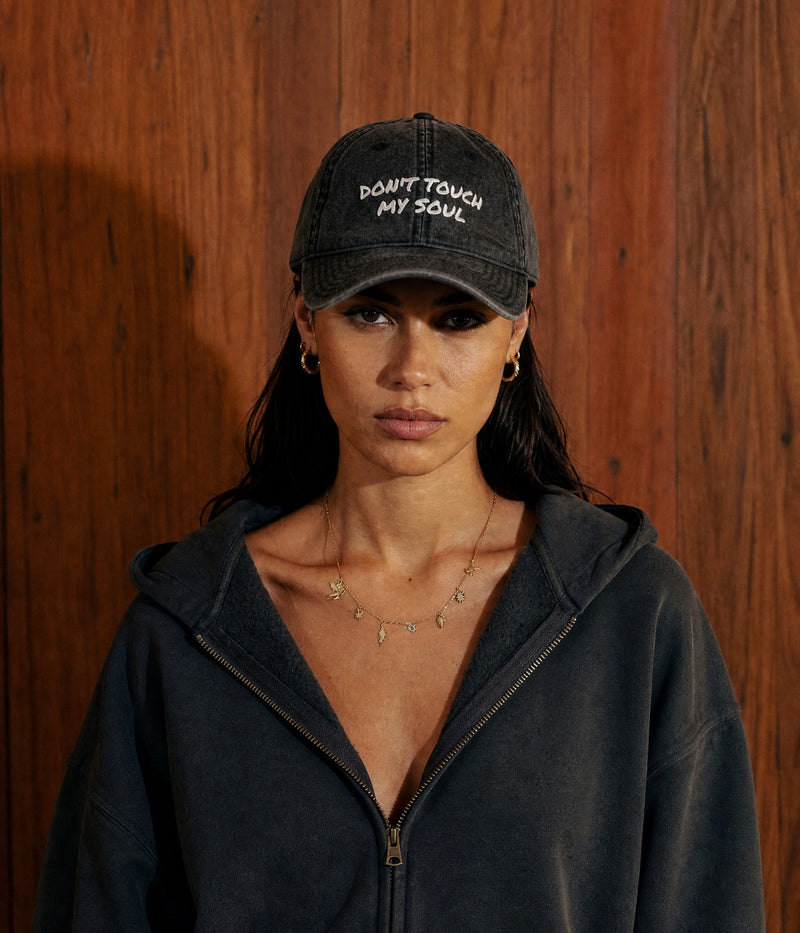 DON'T TOUCH MY SOUL CAP — Black worn