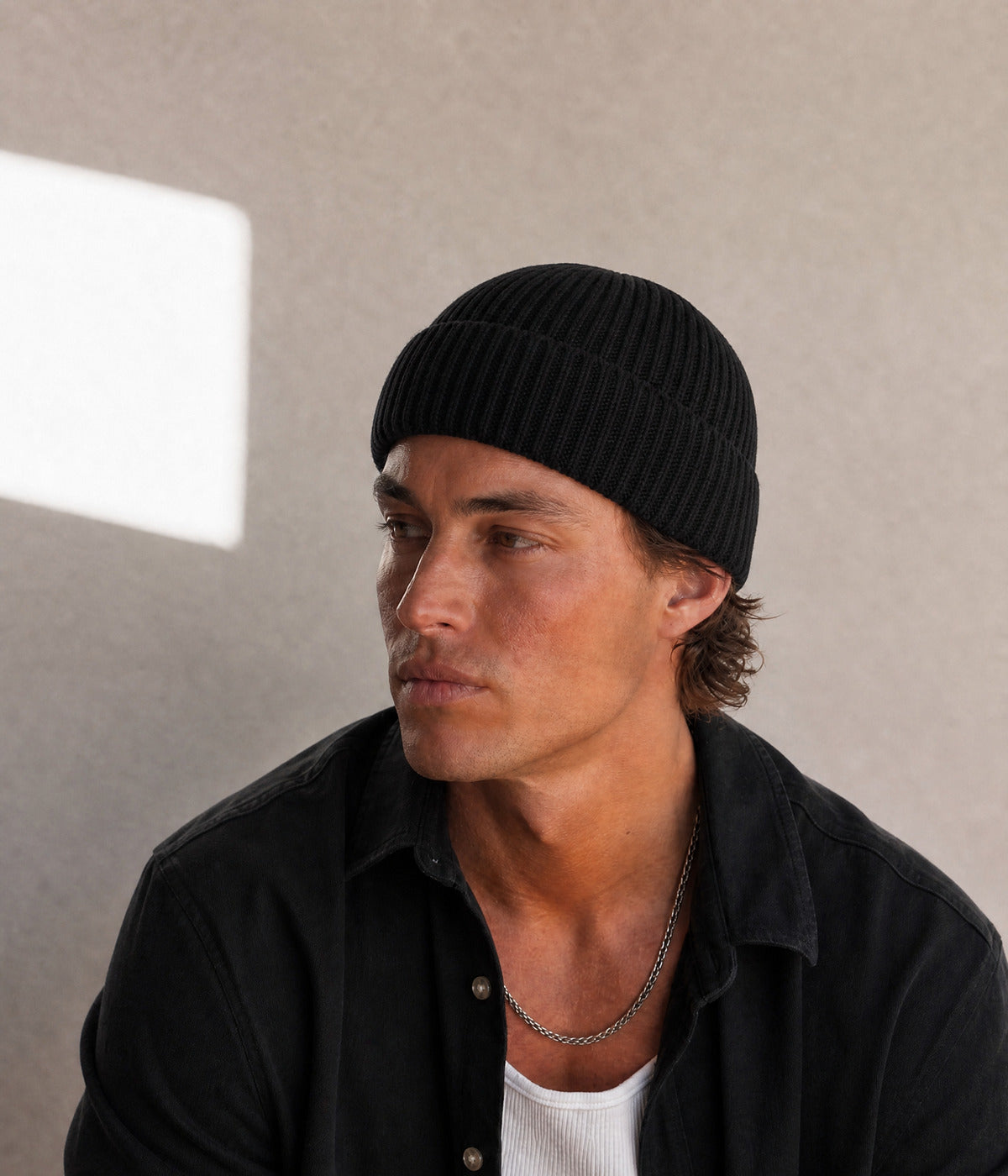 MID FIT BEANIE. — BLACK worn